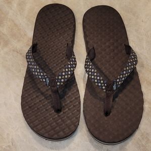 brown sandals/flip flops 13M
